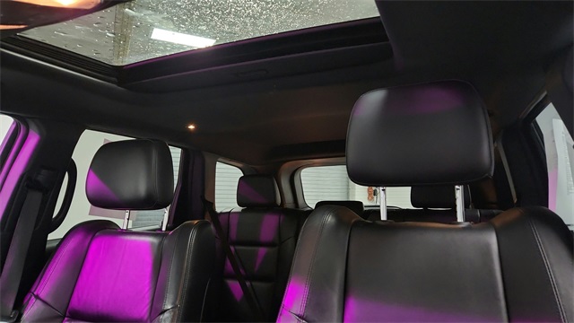 Vehicle image 17 of 27