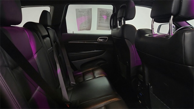 Vehicle image 23 of 27