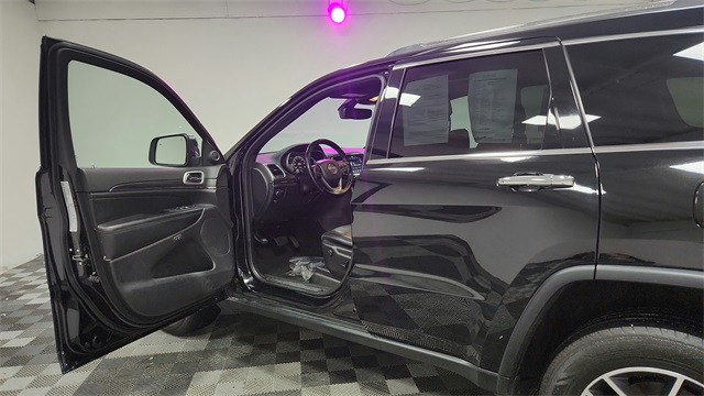 Vehicle image 19 of 27