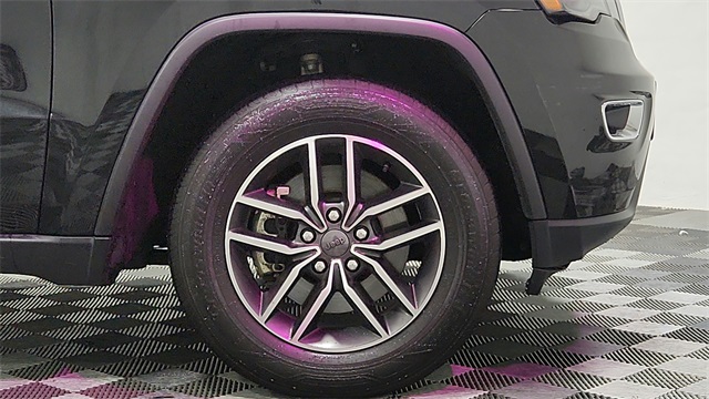 Vehicle image 25 of 27
