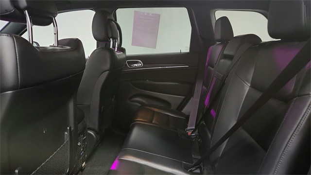 Vehicle image 21 of 27