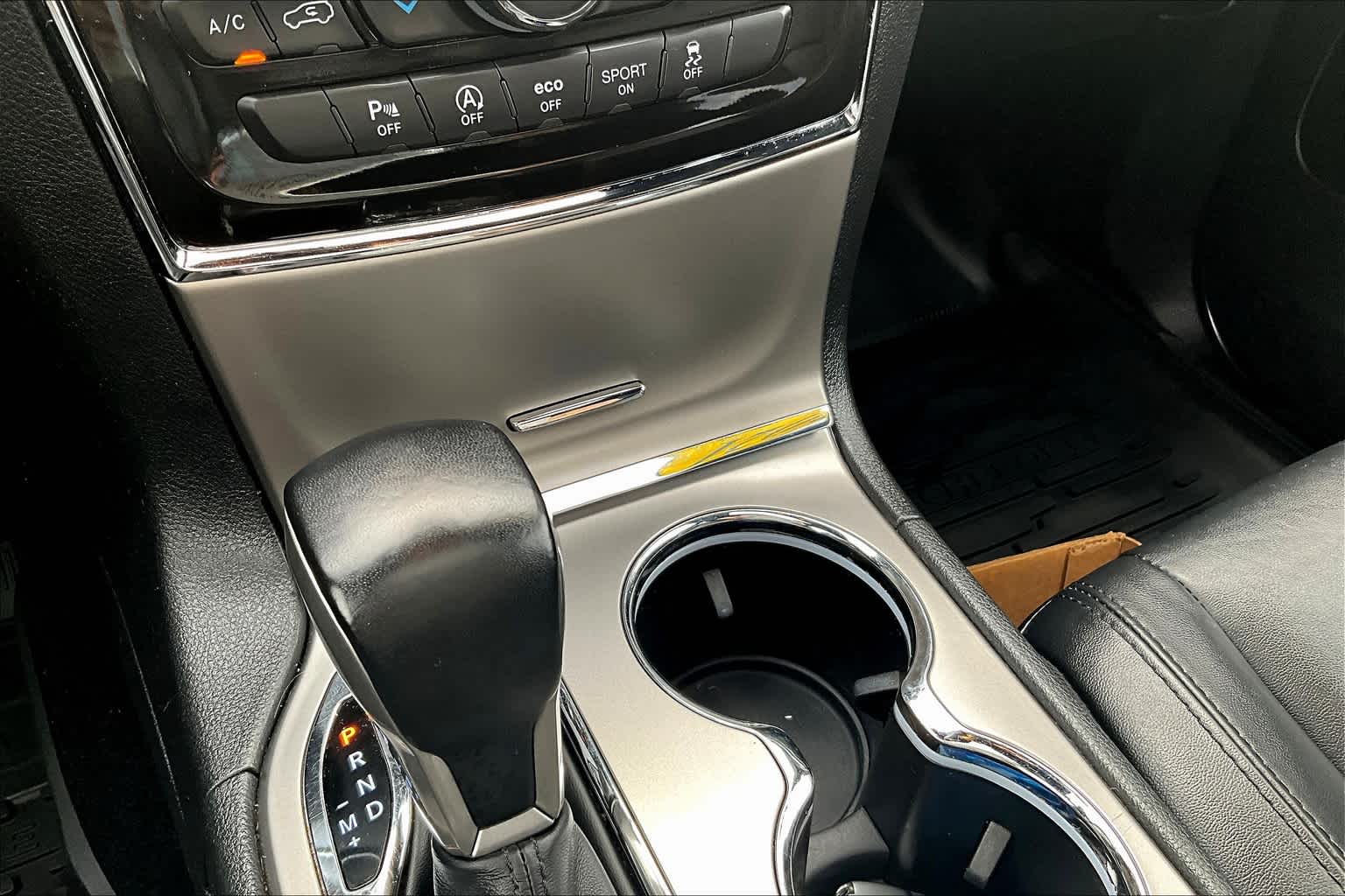Vehicle image 27 of 35