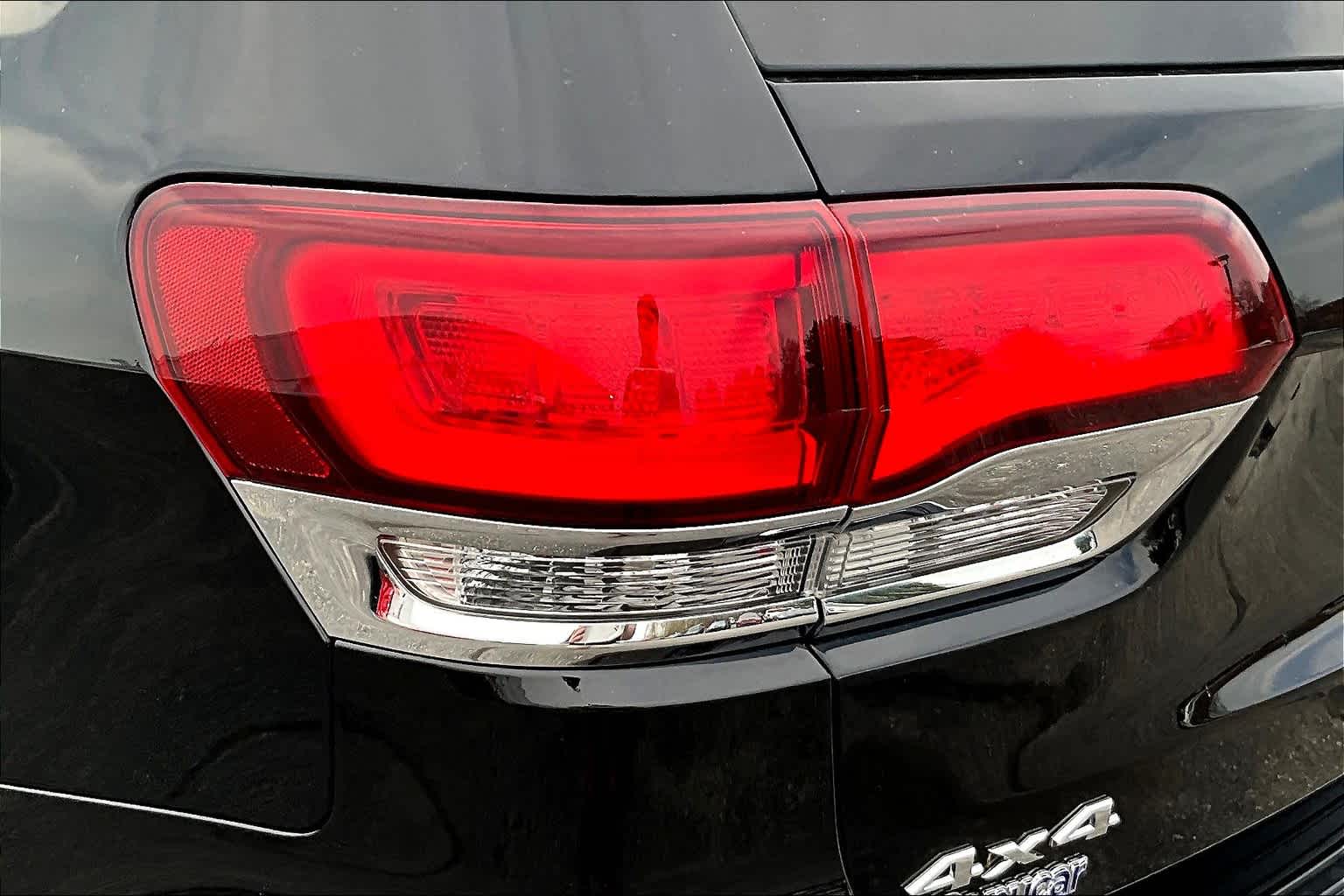 Vehicle image 33 of 35