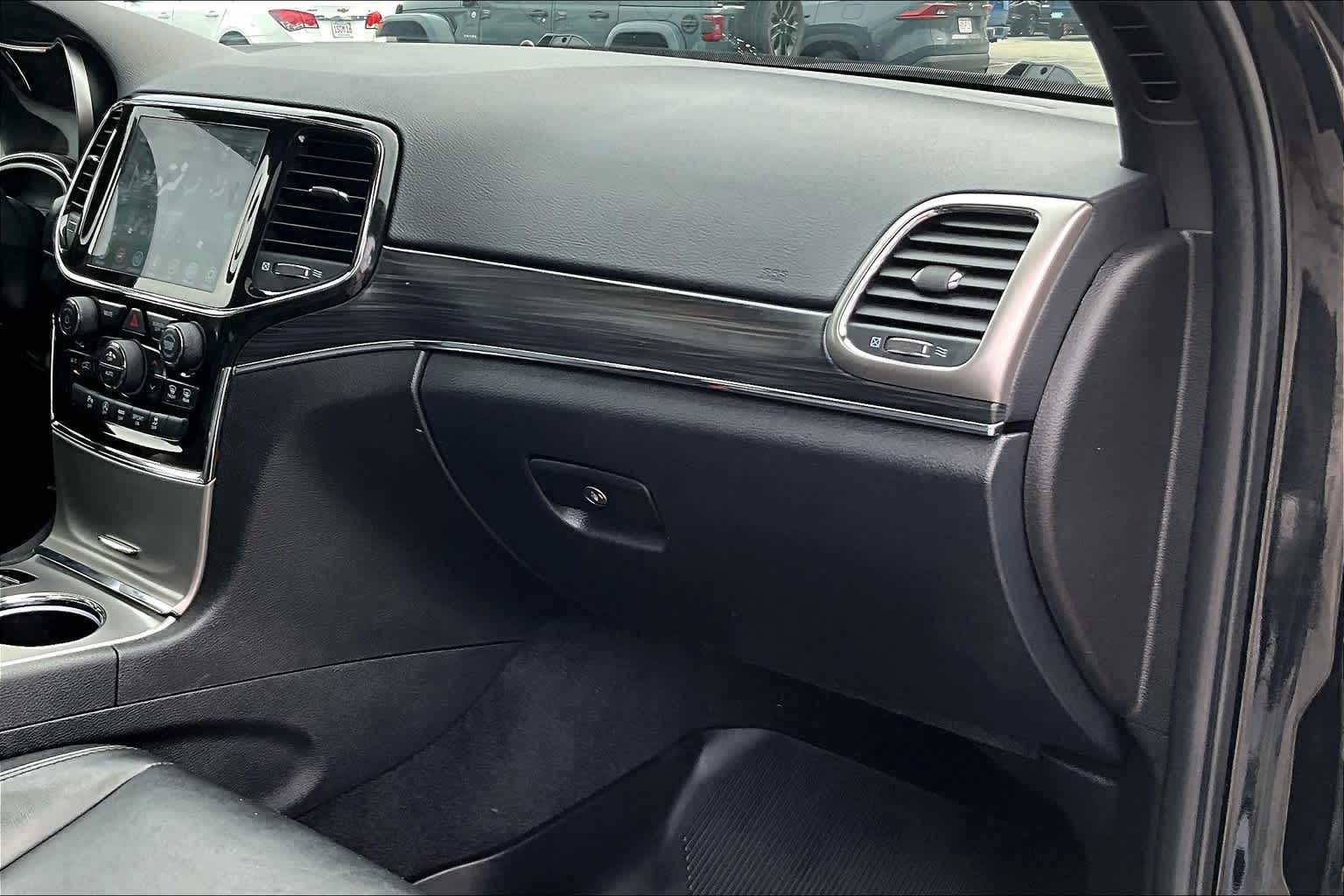 Vehicle image 13 of 35