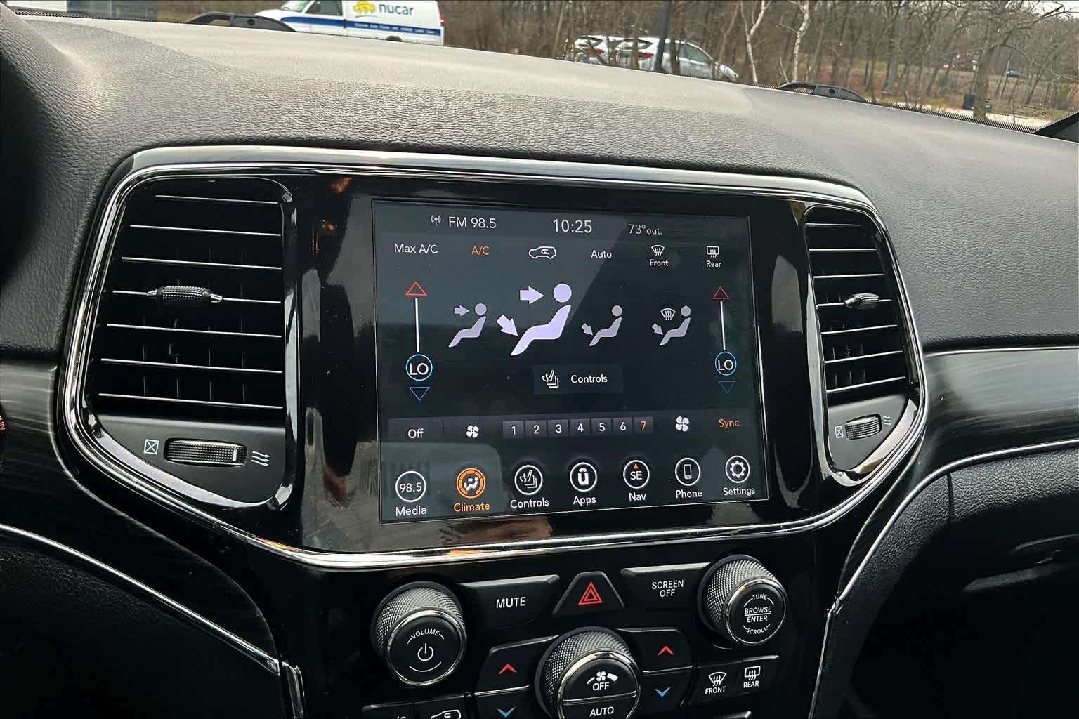 Vehicle image 18 of 35