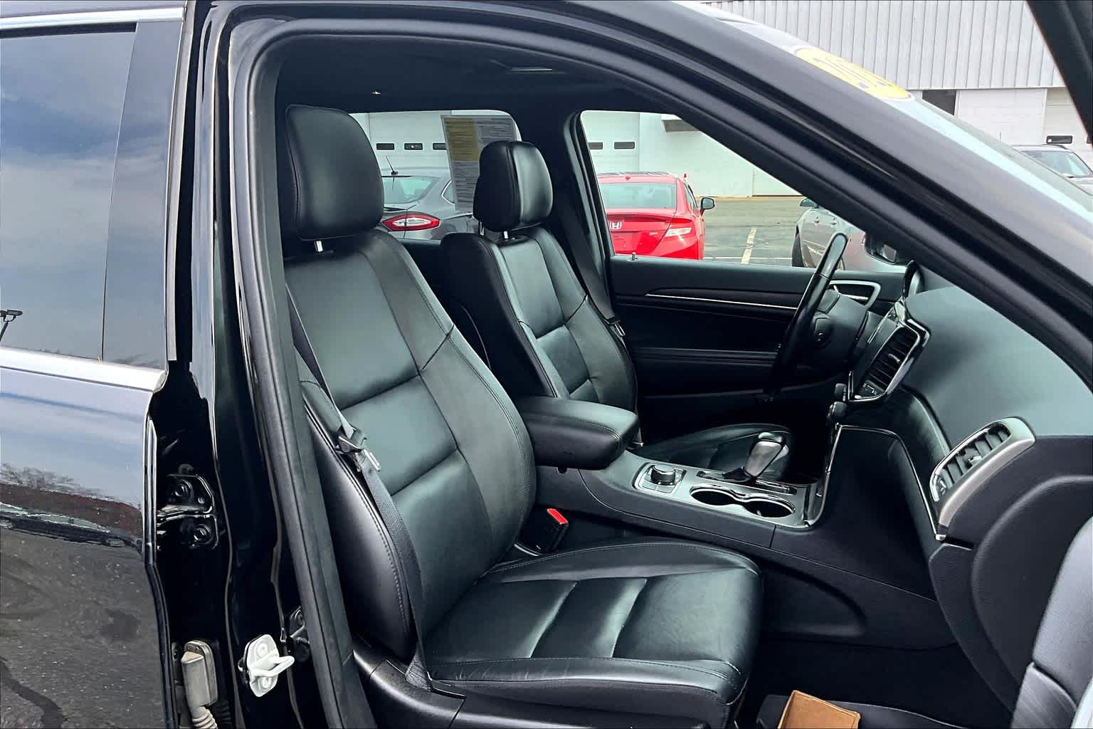 Vehicle image 11 of 35
