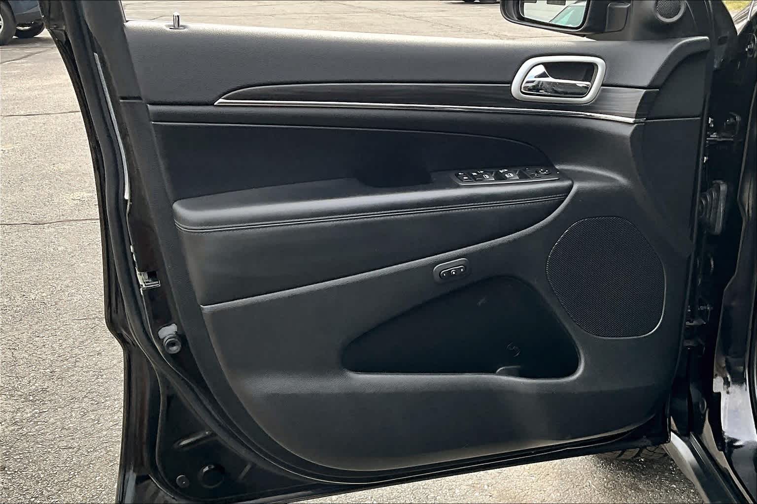Vehicle image 9 of 35