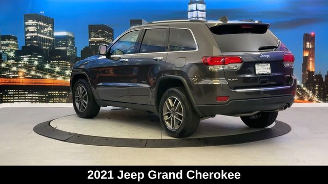 Vehicle image 8 of 32