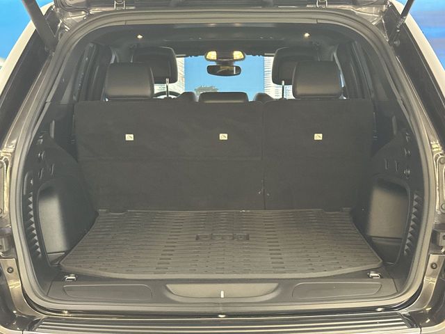 Vehicle image 27 of 32
