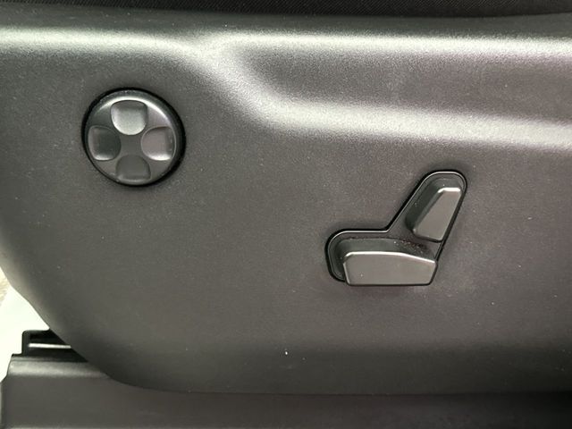 Vehicle image 12 of 32