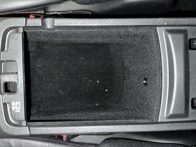 Vehicle image 22 of 32