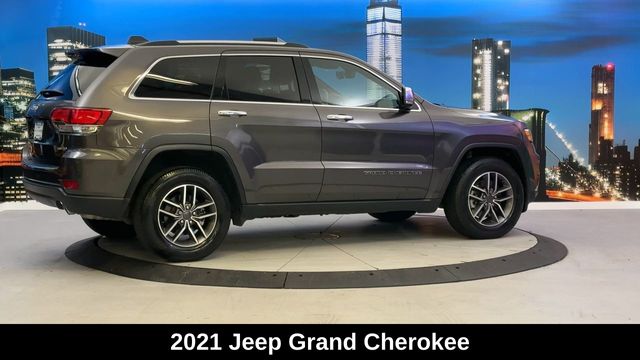 Vehicle image 7 of 32