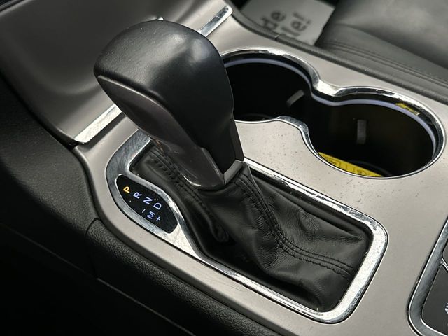 Vehicle image 21 of 32