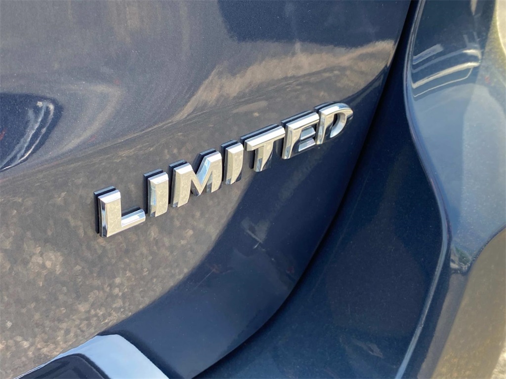Vehicle image 11 of 36
