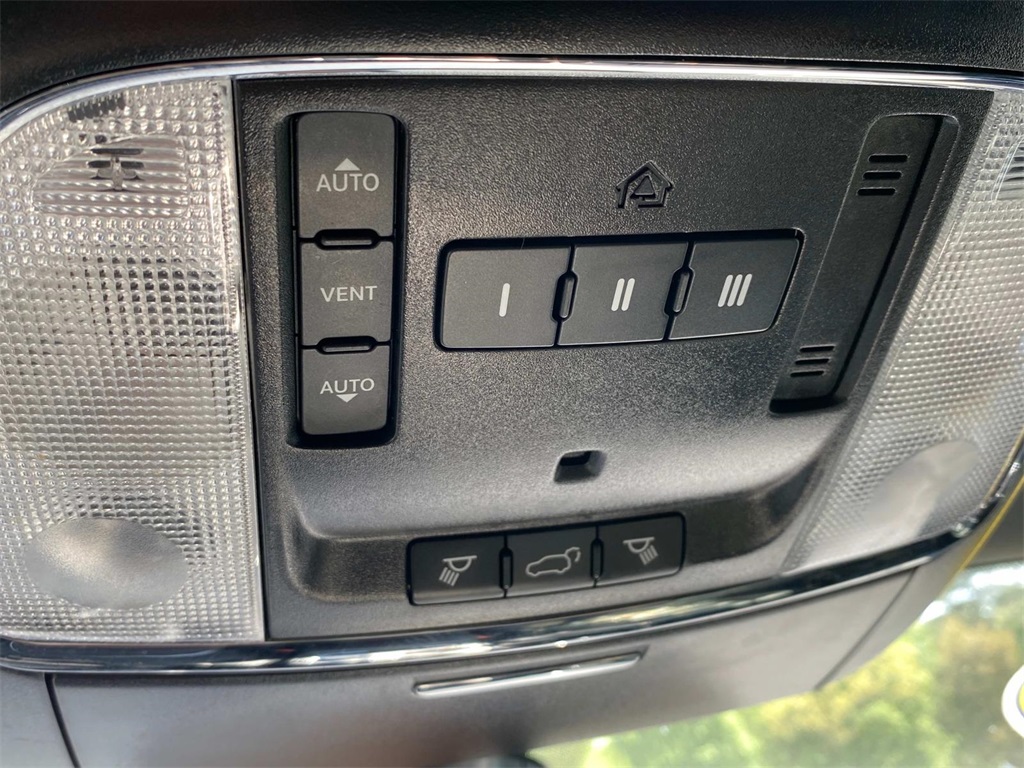 Vehicle image 32 of 36