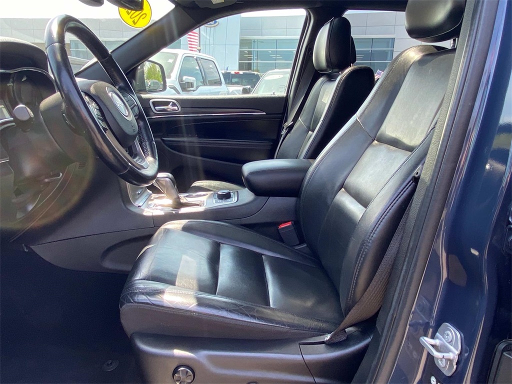 Vehicle image 21 of 36