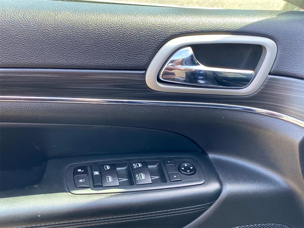 Vehicle image 19 of 36