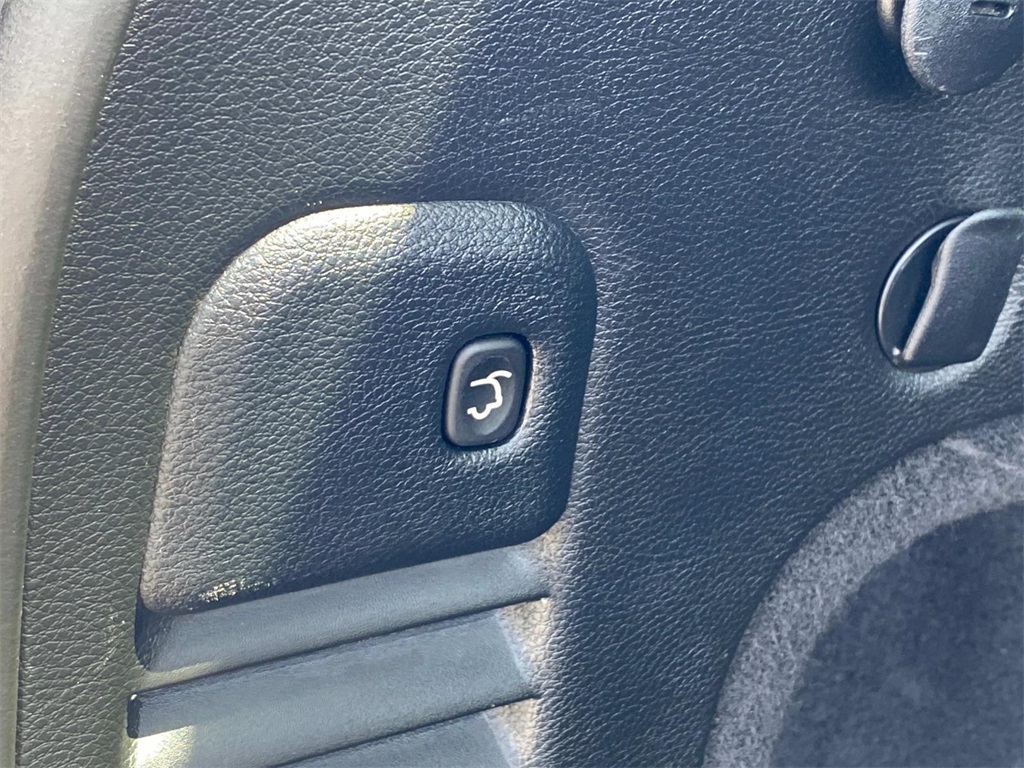 Vehicle image 13 of 36