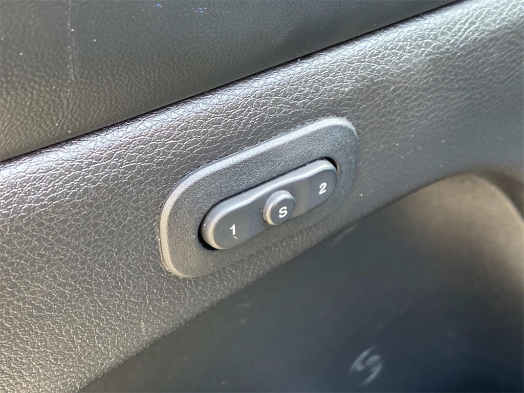 Vehicle image 20 of 36