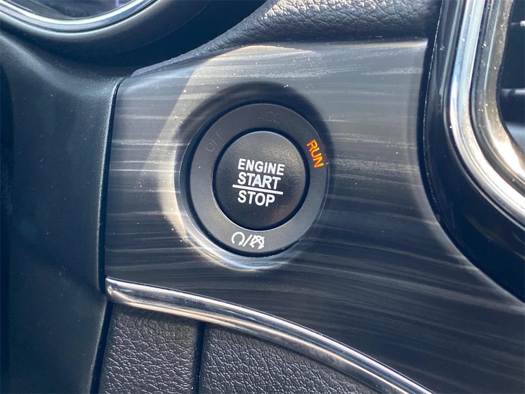 Vehicle image 28 of 36