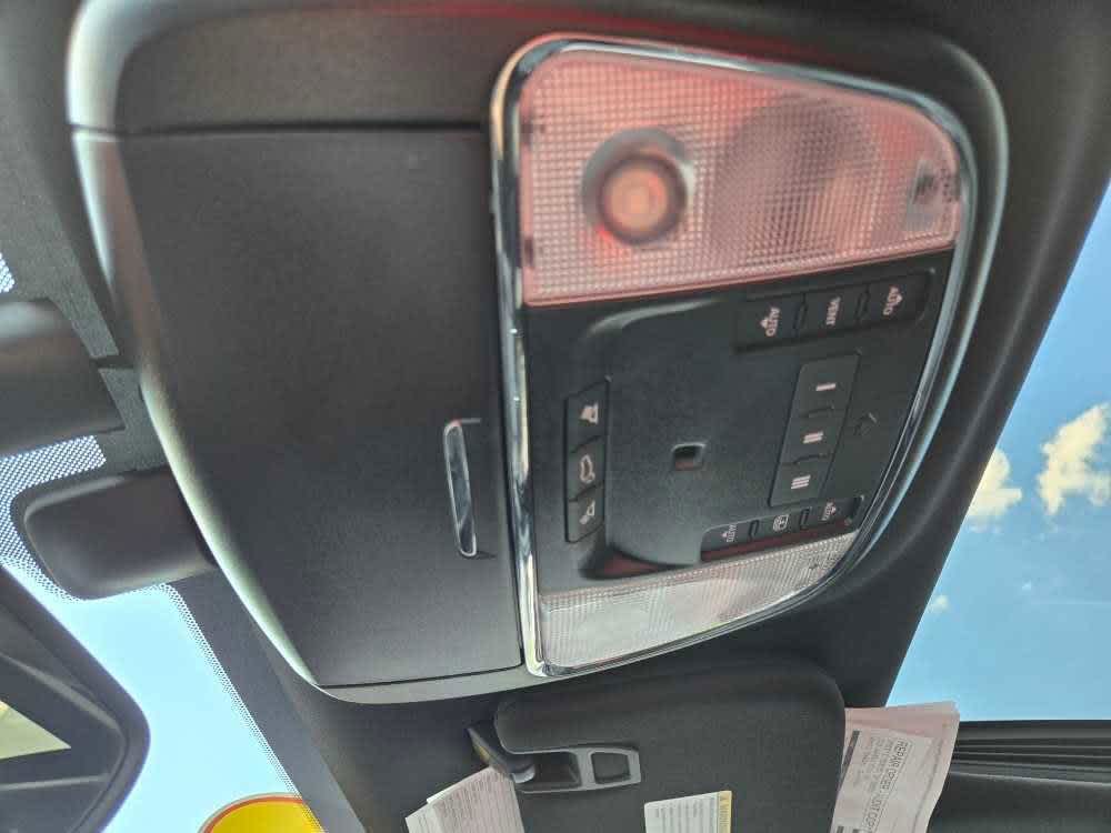 Vehicle image 27 of 28