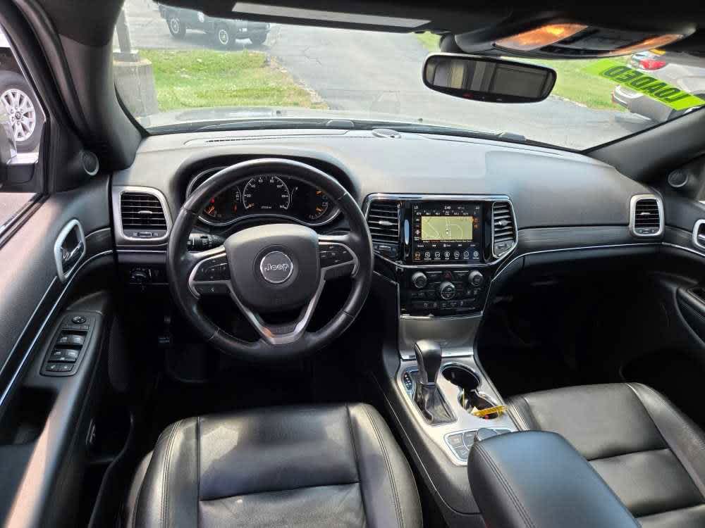 Vehicle image 12 of 28