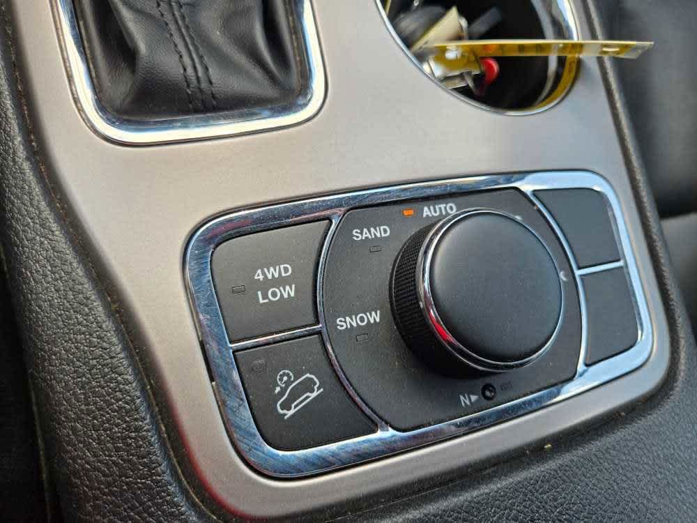 Vehicle image 23 of 28