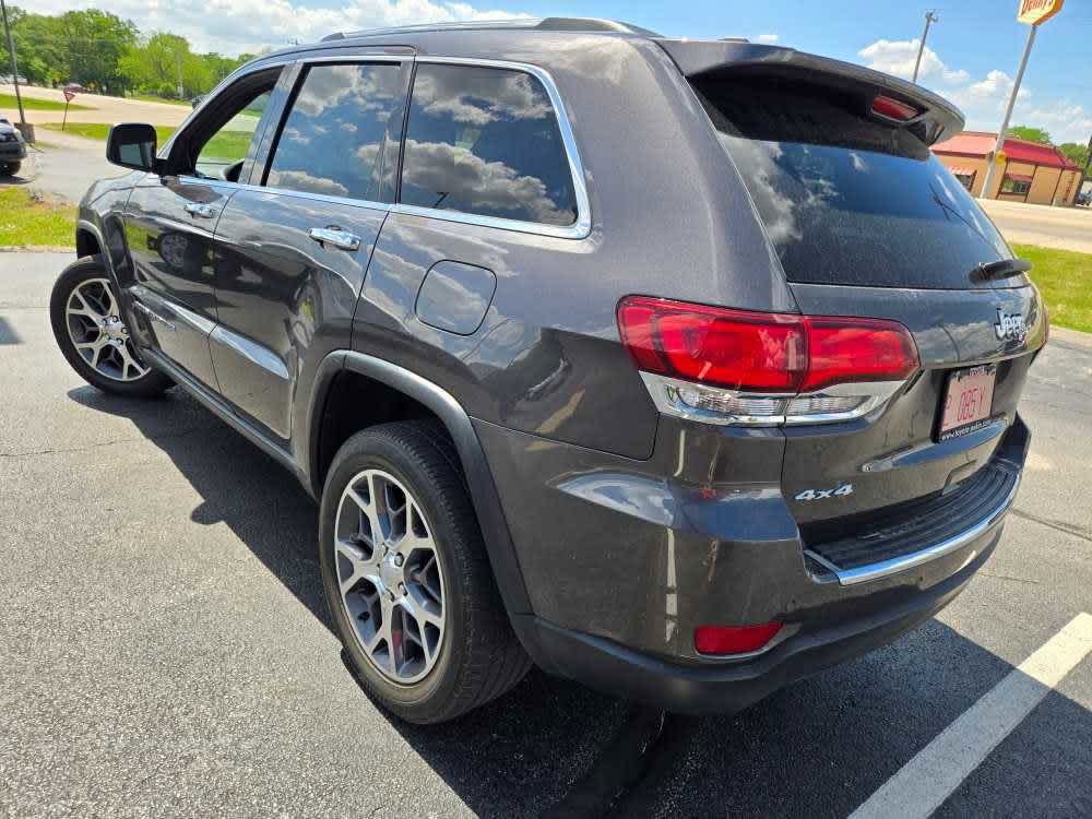 Vehicle image 4 of 28