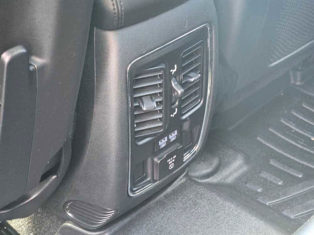 Vehicle image 7 of 28