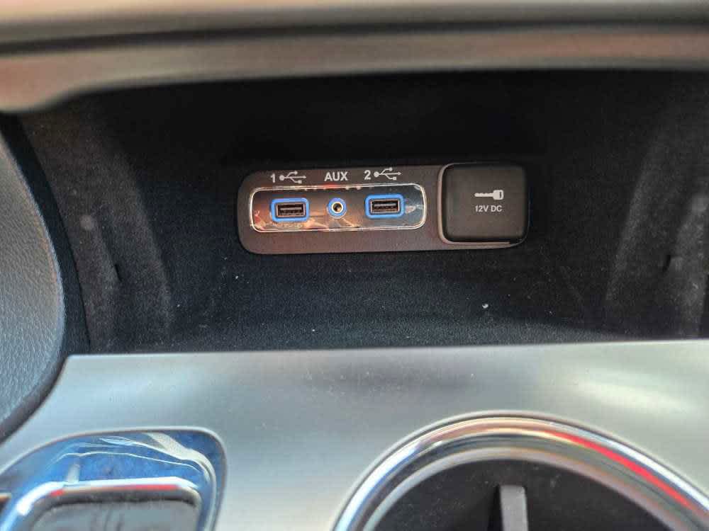 Vehicle image 22 of 28