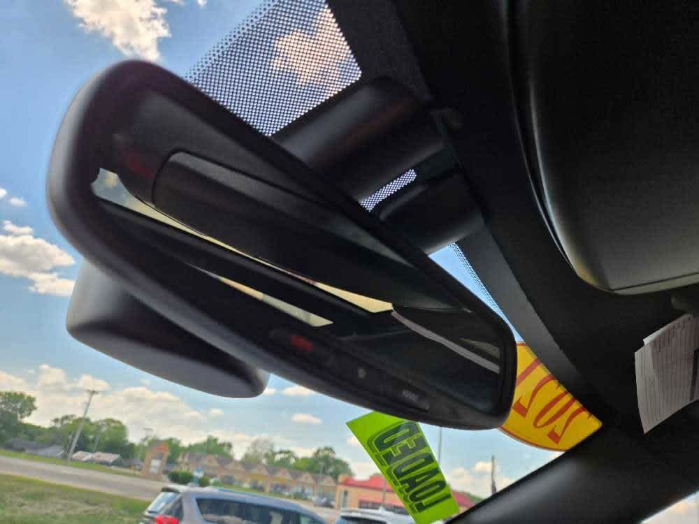 Vehicle image 26 of 28