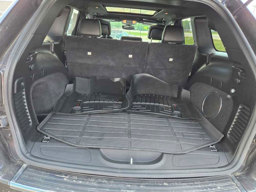Vehicle image 14 of 28