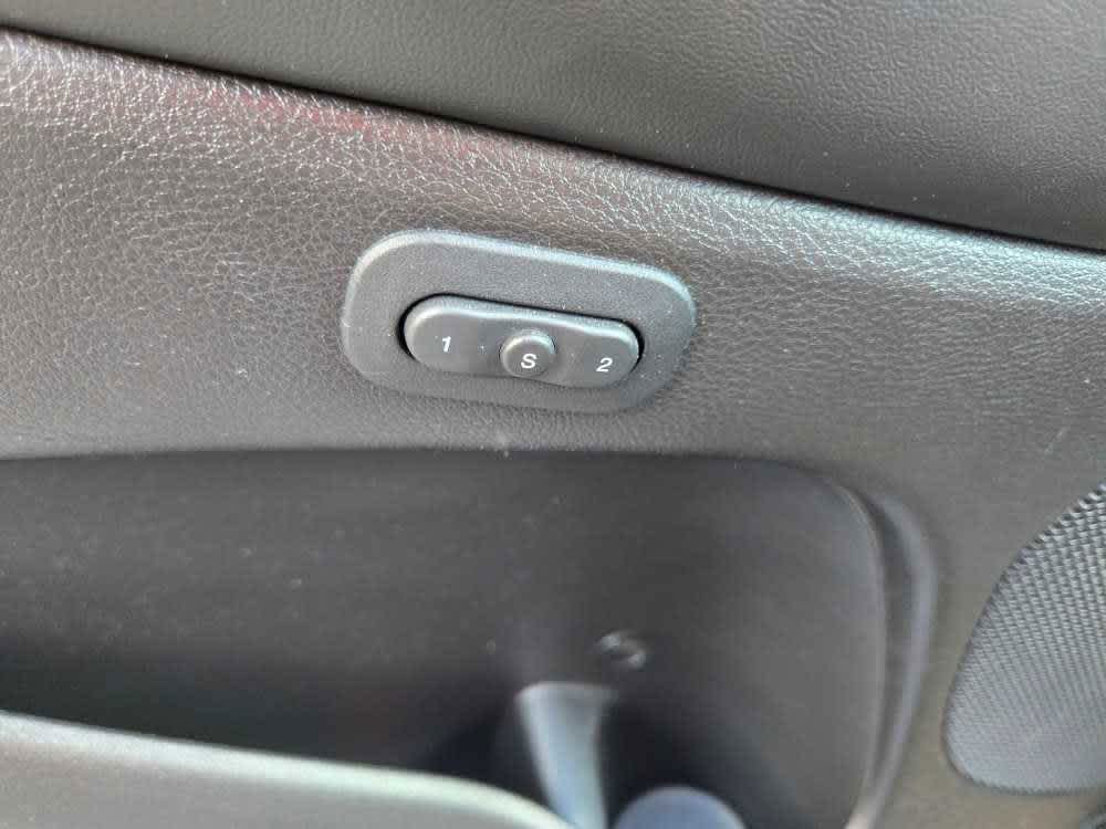Vehicle image 15 of 28