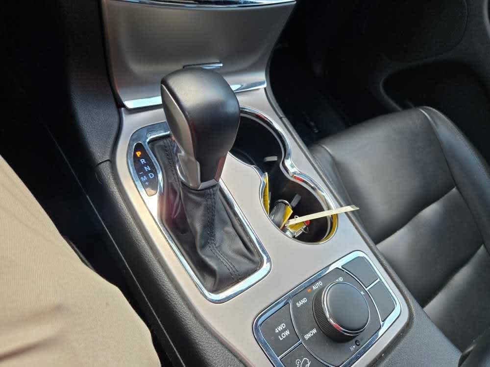 Vehicle image 24 of 28