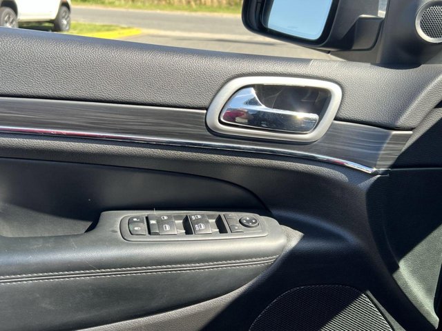 Vehicle image 12 of 30