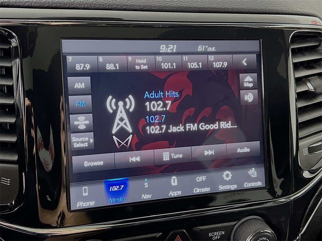 Vehicle image 13 of 39