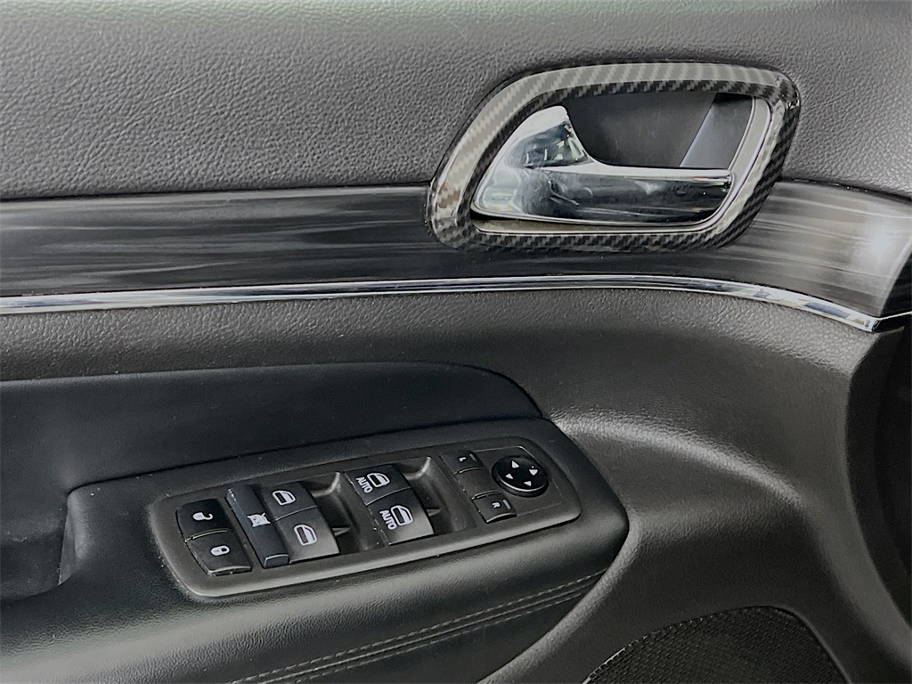 Vehicle image 25 of 39