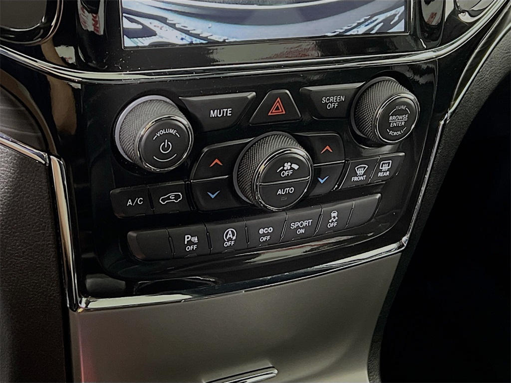 Vehicle image 14 of 39
