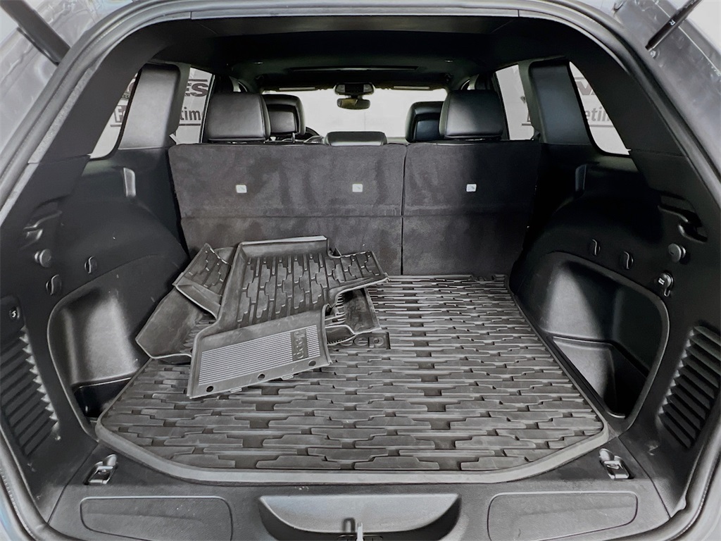 Vehicle image 31 of 39
