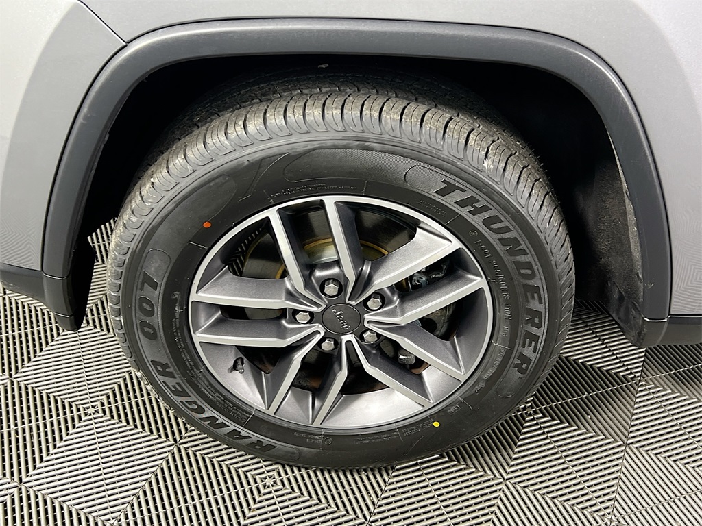Vehicle image 38 of 39