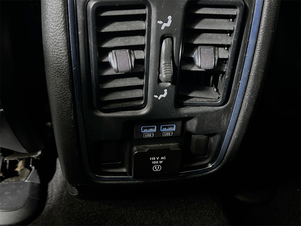 Vehicle image 30 of 39
