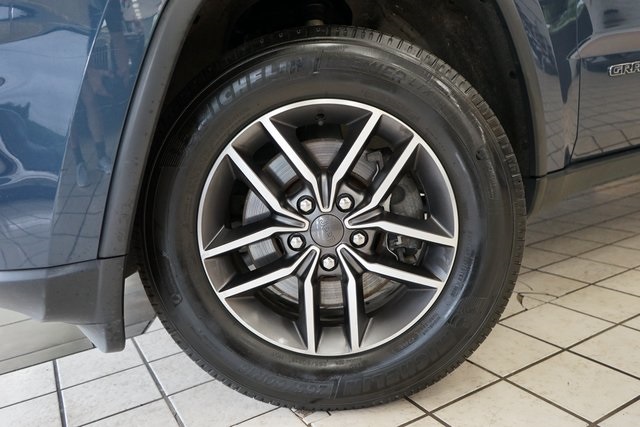 Vehicle image 15 of 64