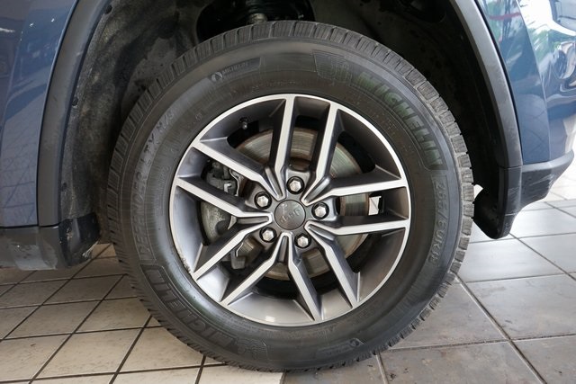 Vehicle image 14 of 64