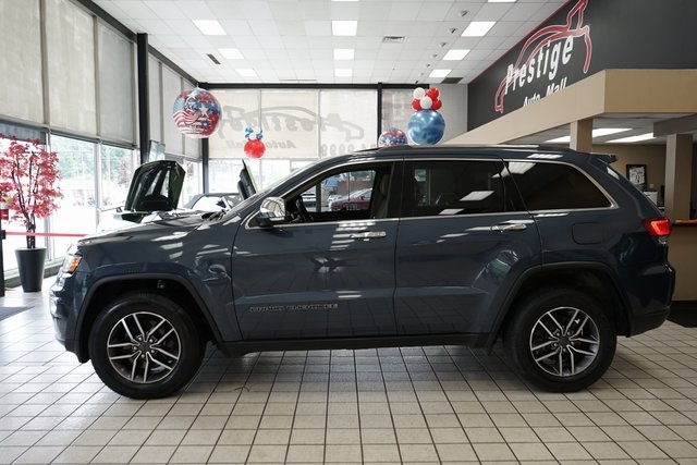 Vehicle image 9 of 64