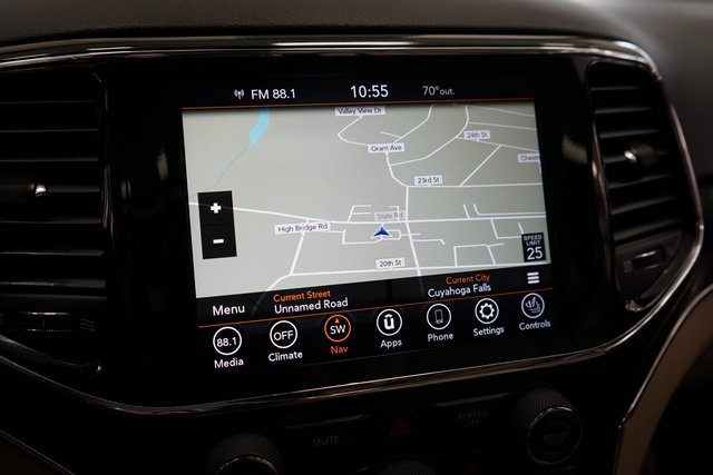 Vehicle image 33 of 64