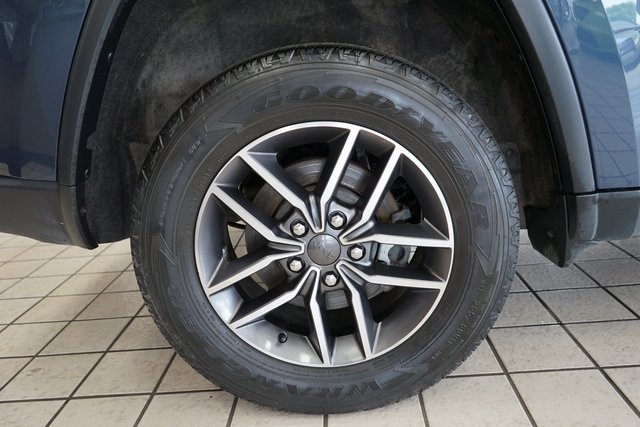 Vehicle image 13 of 64