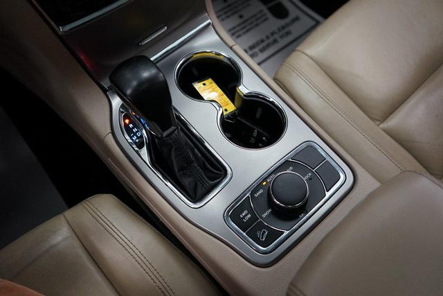 Vehicle image 37 of 64