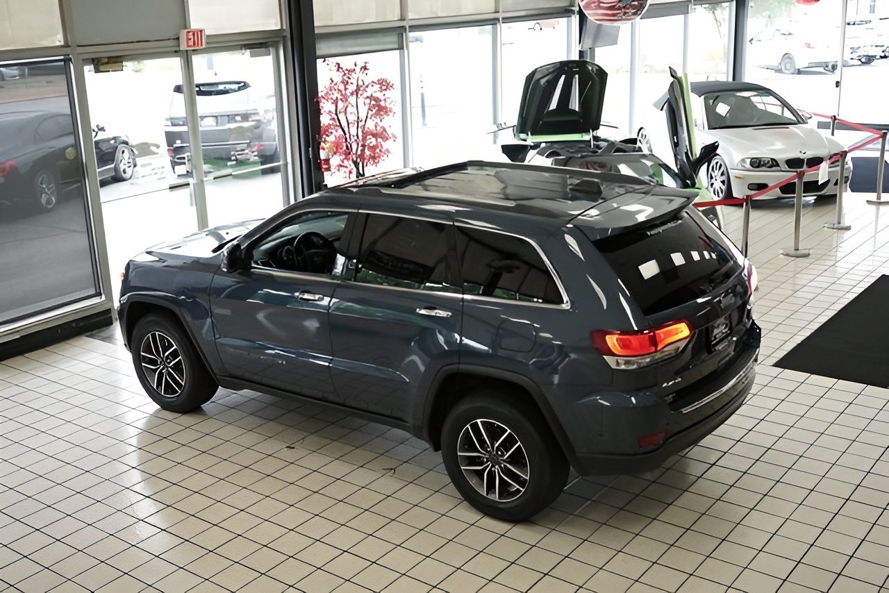 Vehicle image 62 of 64