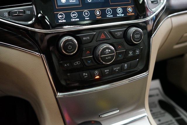 Vehicle image 38 of 64