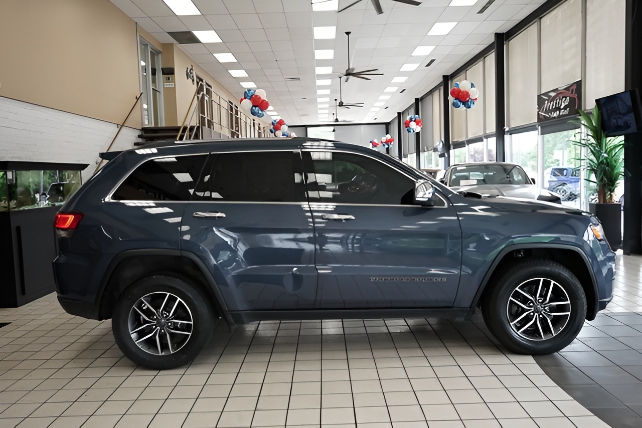 Vehicle image 60 of 64